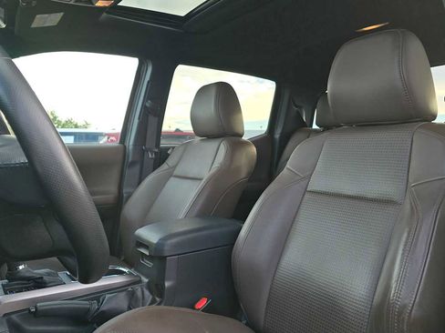 Certified 2016 Toyota Tacoma Limited image 26