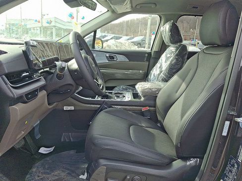 New 2026 Kia Carnival EX FWD image 9