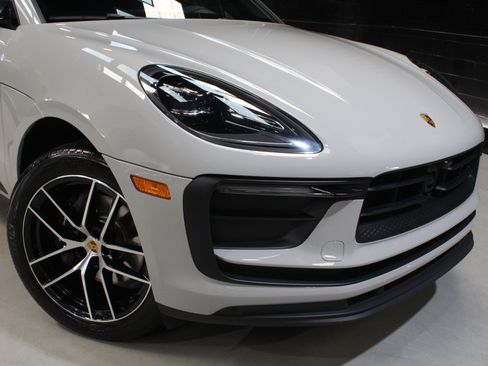 Used 2025 Porsche Macan w/ Premium Package Plus AWD/4WD image 12
