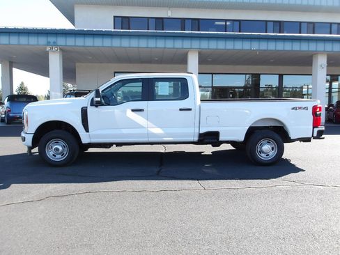 Used 2023 Ford F250 XL w/ STX Appearance Package AWD/4WD image 2