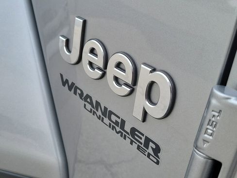 Used 2021 Jeep Wrangler Unlimited Sahara image 8