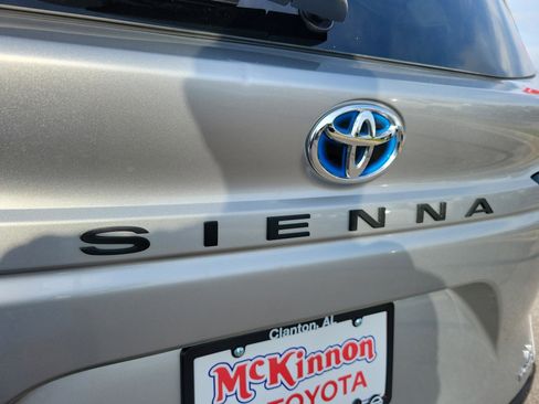 Certified 2022 Toyota Sienna LE image 10
