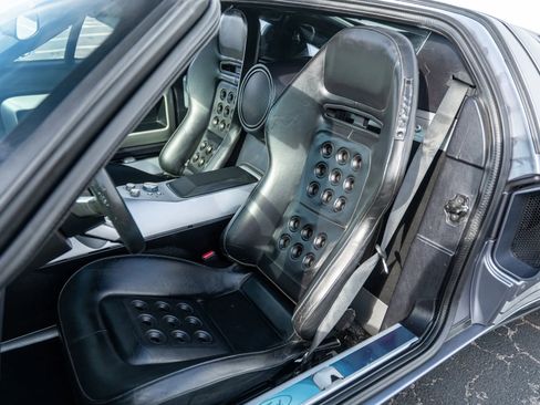 Used 2006 Ford GT image 2