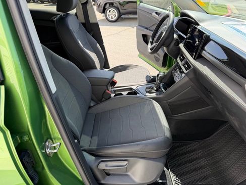 New 2026 Volkswagen Taos SE FWD image 19