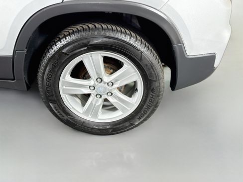 Used 2019 Chevrolet Trax LS FWD image 35