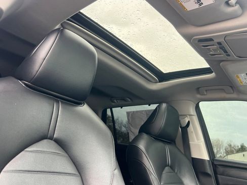 Used 2020 Toyota Highlander XLE image 15