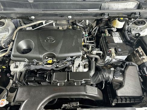 Used 2021 Toyota RAV4 LE FWD image 31