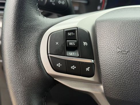 Used 2024 Ford Explorer XLT AWD/4WD image 24