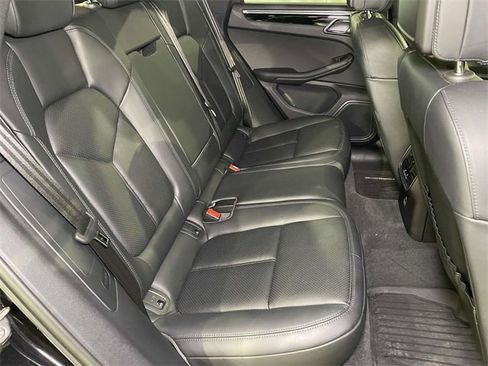 Used 2024 Porsche Macan image 22