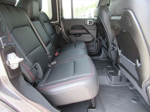 New 2026 Jeep Wrangler Unlimited Rubicon AWD/4WD image 32