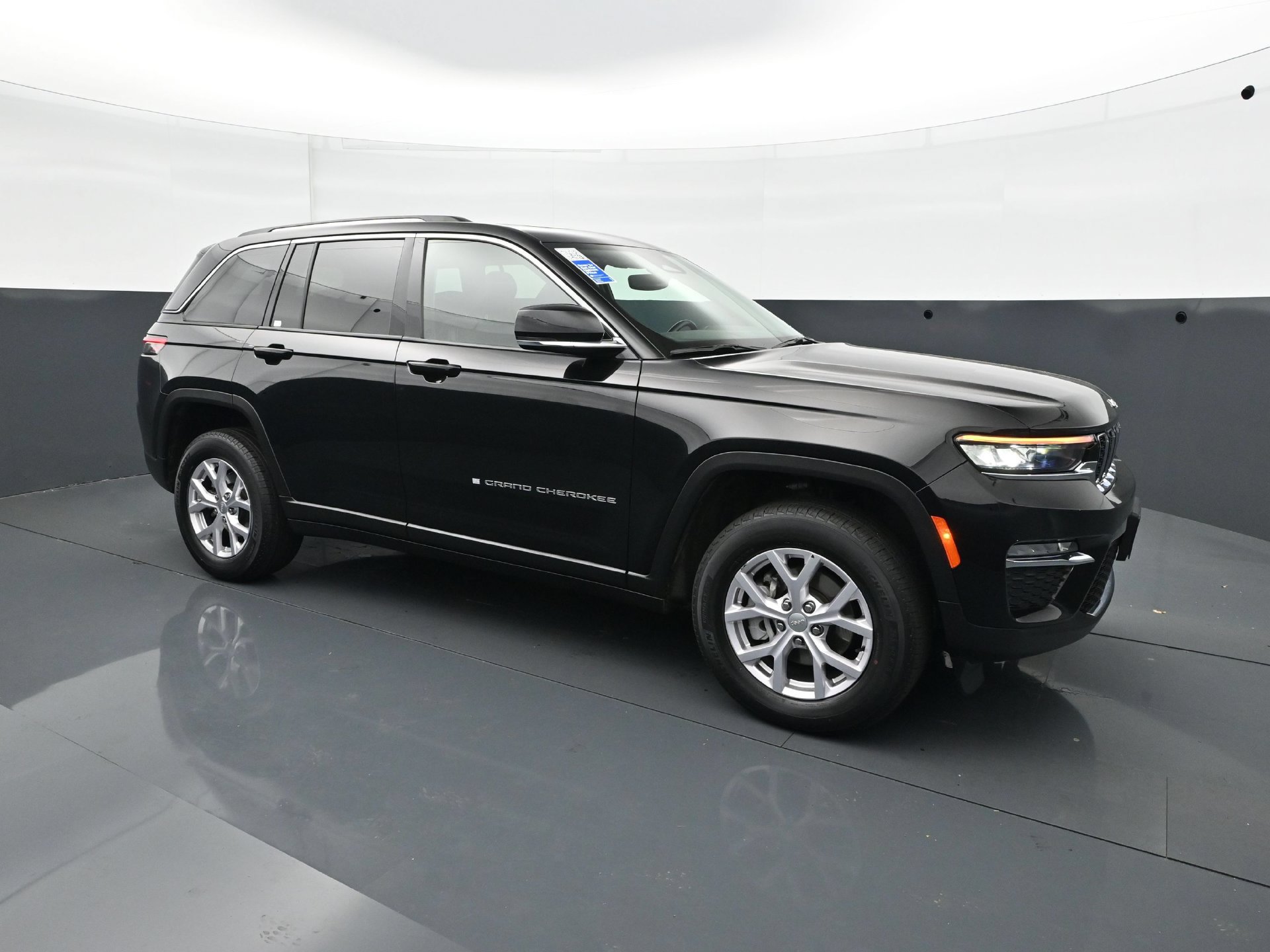 Used 2022 Jeep Grand Cherokee Limited AWD/4WD image 9