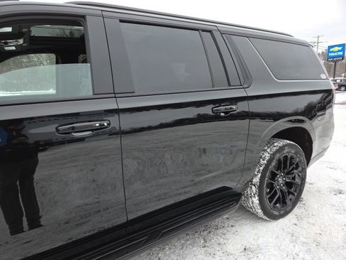 Used 2025 Chevrolet Suburban RST image 38