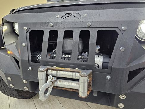 Used 2017 Jeep Wrangler Unlimited Sahara w/ Connectivity Group image 11