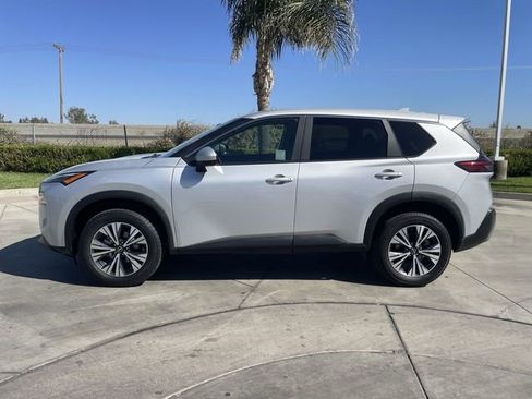 Used 2023 Nissan Rogue SV image 5