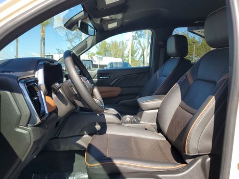 Used 2023 GMC Canyon AT4 w/ AT4 Premium Package image 12