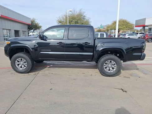 Used 2018 Toyota Tacoma SR5 image 3