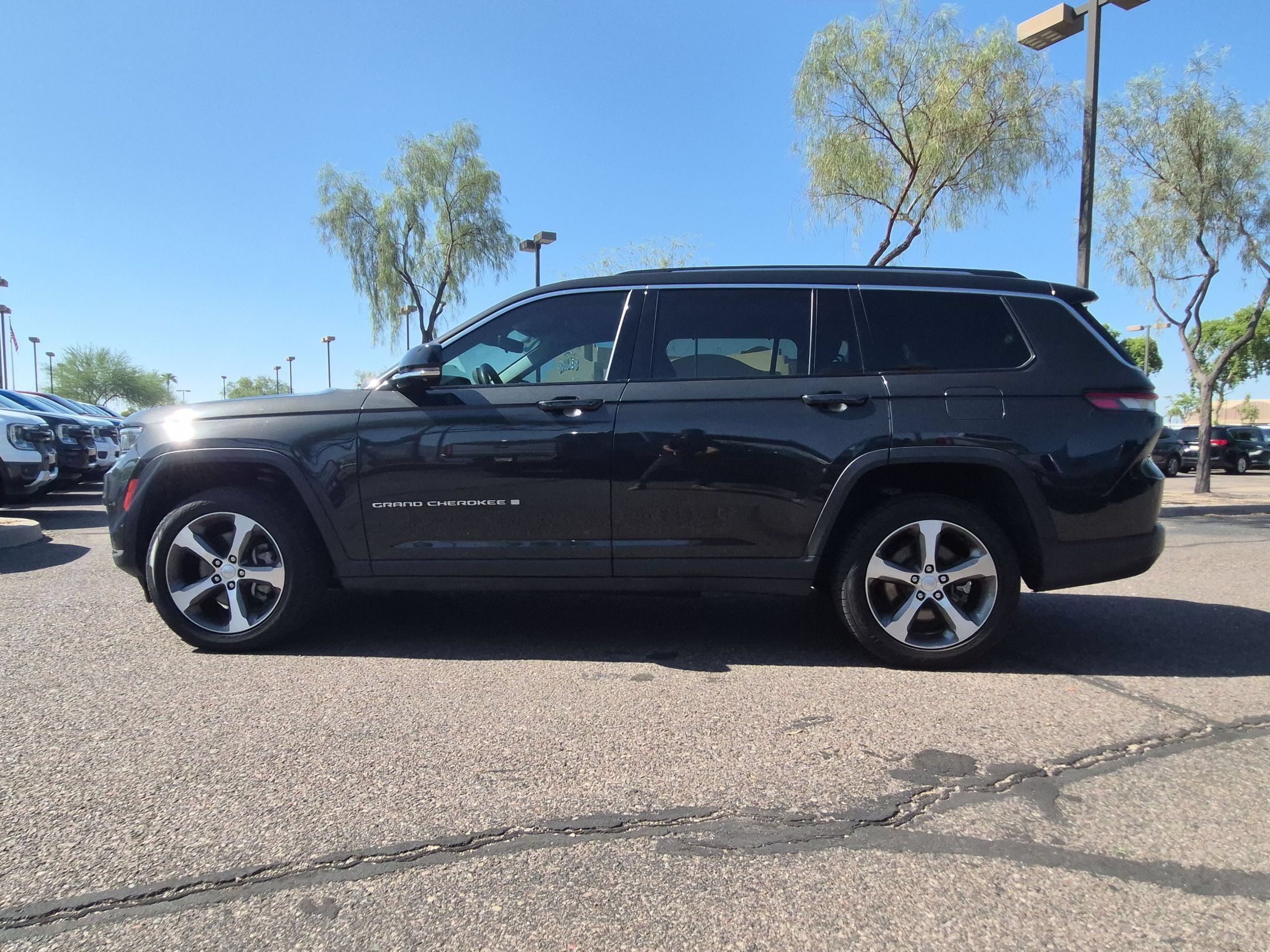 Used 2023 Jeep Grand Cherokee L Limited w/ Luxury Tech Group II RWD image 7