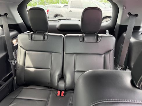 Used 2022 Ford Explorer XLT w/ Equipment Group 202A AWD/4WD image 15