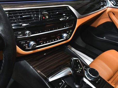 Used 2022 BMW 530i xDrive w/ Convenience Package image 40