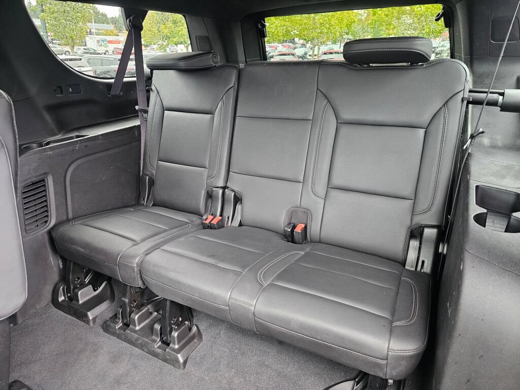 Used 2021 Chevrolet Suburban Z71 w/ Z71 Signature Package AWD/4WD image 24