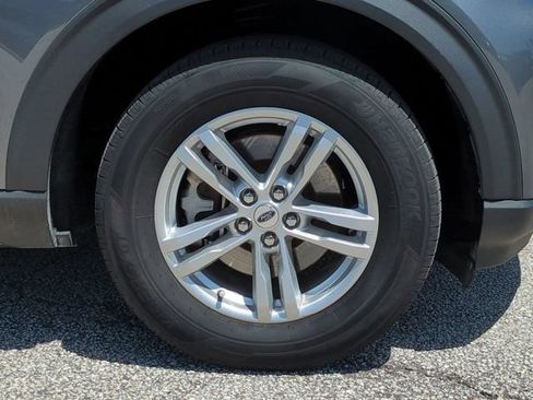 Used 2023 Ford Explorer XLT RWD image 11