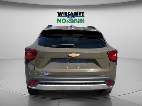 Used 2024 Chevrolet Trax LT w/ LT Convenience Package FWD image 25
