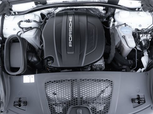 Used 2018 Porsche Macan image 36