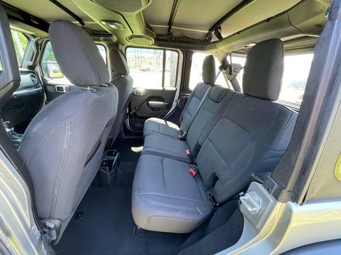 Used 2018 Jeep Wrangler Unlimited Sport AWD/4WD image 17
