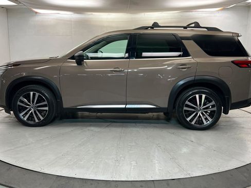 Certified 2023 Nissan Pathfinder Platinum FWD image 2