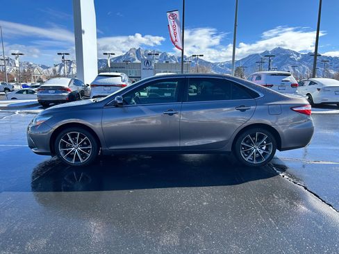 Used 2015 Toyota Camry XSE w/ Moonroof Package image 2