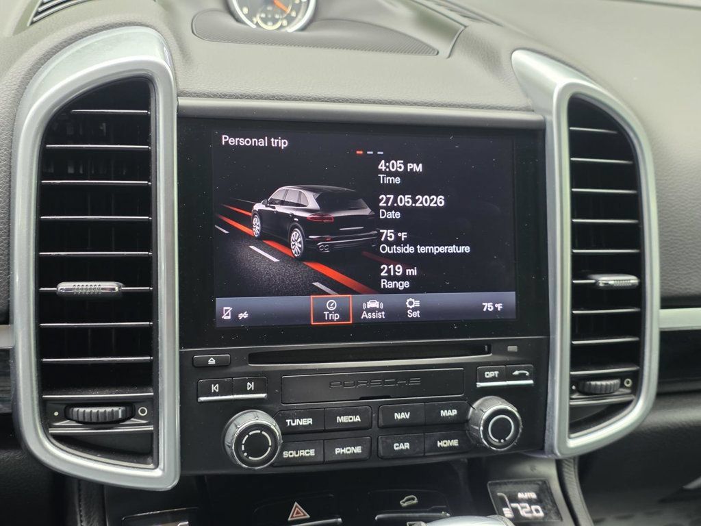 Used 2017 Porsche Cayenne AWD/4WD image 17