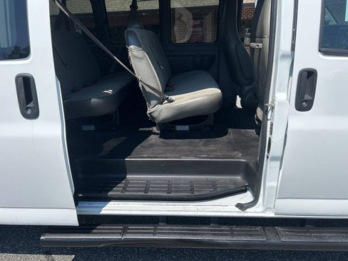 Used 2020 Chevrolet Express 3500 LS RWD image 19