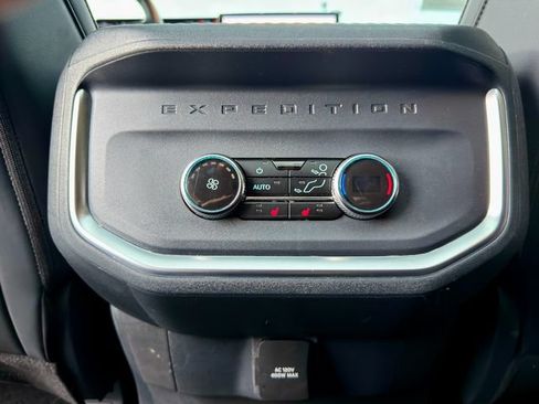 Used 2025 Ford Expedition Max Platinum w/ Stealth Appearance Package AWD/4WD image 26
