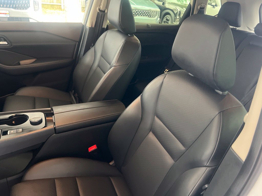 Certified 2023 Nissan Rogue SV w/ SV Premium B Package AWD/4WD image 5