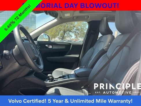Certified 2025 Volvo XC40 B5 Core AWD/4WD image 30