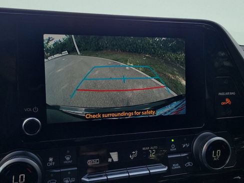 Certified 2023 Toyota Highlander LE FWD image 17