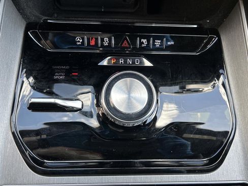 Used 2025 Jeep Wagoneer 4WD image 21