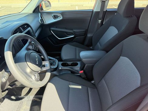 Used 2025 Kia Soul LX w/ LX Technology Package FWD image 27