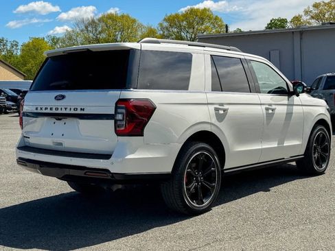 Used 2023 Ford Expedition Limited AWD/4WD image 4