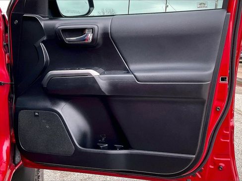 Used 2021 Toyota Tacoma TRD Off-Road w/ TRD Premium Off Road Package image 29