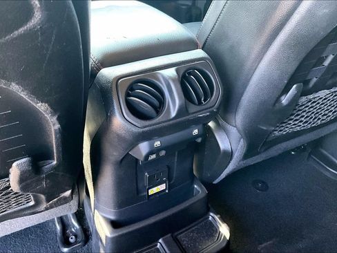 Used 2021 Jeep Wrangler Unlimited Rubicon AWD/4WD image 30