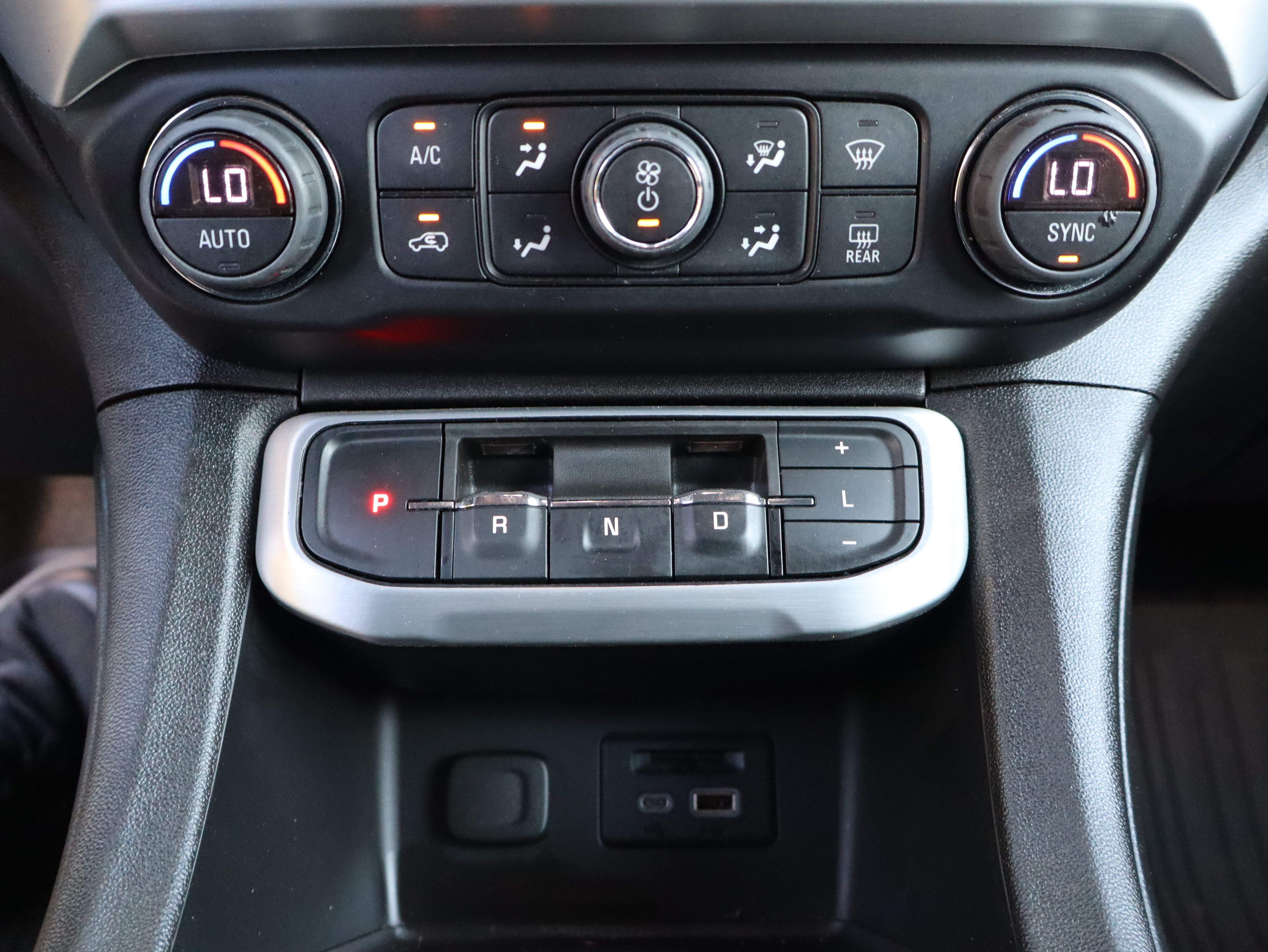 Used 2023 GMC Acadia SLE w/ Driver Convenience Package FWD image 31