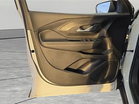 Used 2024 GMC Terrain SLE w/ Driver Convenience Package image 12