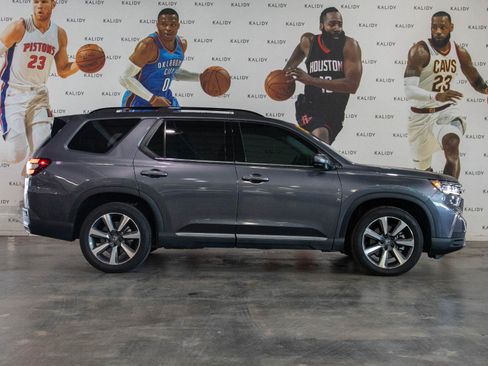 Used 2025 Honda Pilot Elite image 19