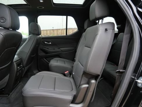Used 2023 Chevrolet Traverse LT w/ LT Premium Package AWD/4WD image 14