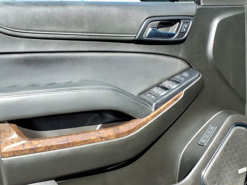 Used 2019 Chevrolet Suburban LT image 15