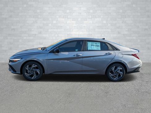 New 2025 Hyundai Elantra Sport image 8