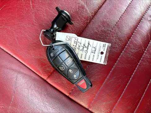 Used 2013 Dodge Challenger R/T image 13