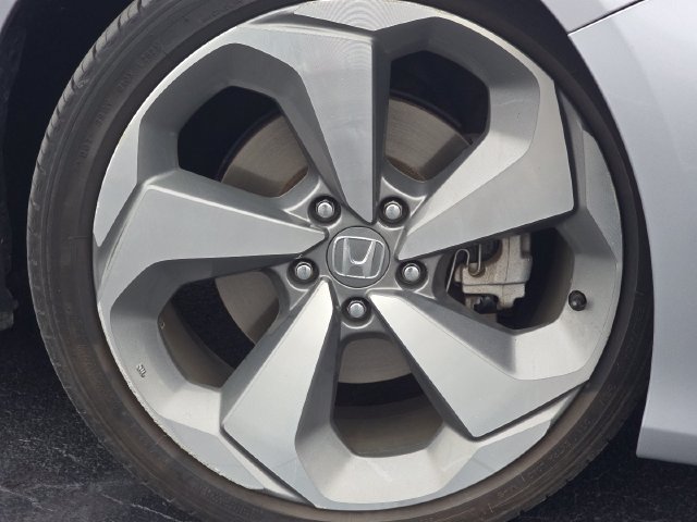 Used 2018 Honda Accord Touring image 17