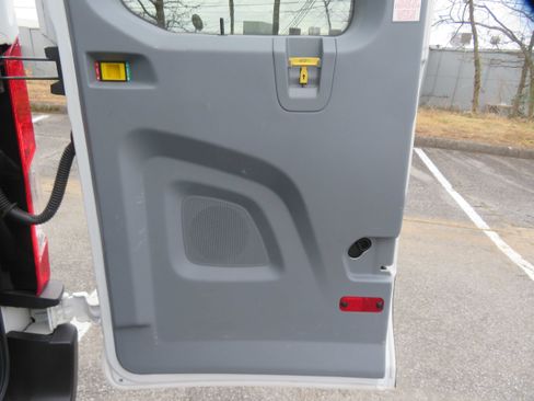 Used 2019 Ford Transit 150 XLT image 22